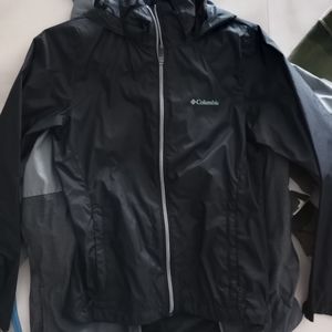 Small black Columbia windbreaker